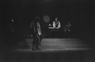Szenenbilder aus der Komödie "Viel Lärm um nichts" von William Shakespeare im Theater am Schiffbauerdamm in Berlin