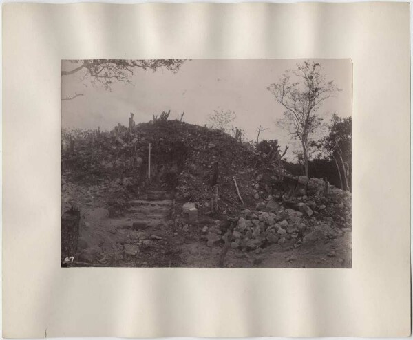 "Mound 6. Westseite am neunten Tag. Blick nach Osten."