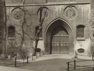Berlin-Mitte. Portal der von ca. 1230 bis 1250 errichteten Nikolaikirche