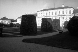 Oberschleißheim: Schloss Schleißheim, Westfassade mit Parkanlage