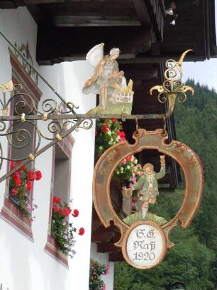 Lofer - Wirtshausschild : Historisches Wirtshausschild. Aufgenommen am 18. Juli 2011 in Lofer