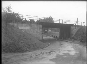 Rechtenstein, Zwiefaltendorf, Bergenweiler: Brücke über befestigte Straße (nicht Bergenweiler!)