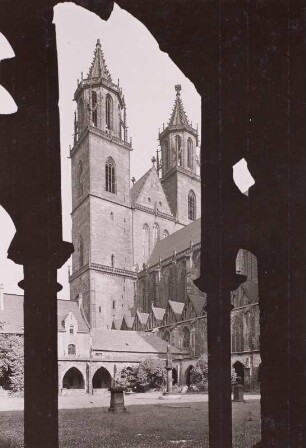 Magdeburg. Magdeburger Dom (1363 geweiht). Blick aus dem Ostflügel des Kreuzganges nach Nordwesten
