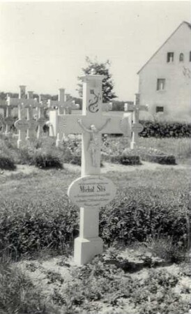 Grabkreuz in Ralbitz : Handwerkstechniken - Tischlerei. Ort: Ralbicy / Ralbitz. Kreuze auf dem Friedhof