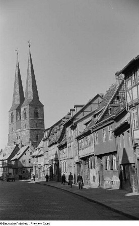 Ansicht der Pölkenstraße, im Hintergrund die Nikolaikirche