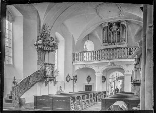 Pfarrkirche, Kanzel und Orgel