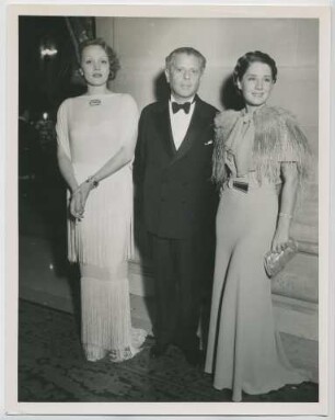 Marlene Dietrich, Max Reinhardt und Norma Shearer, Empfang zu Ehren von Max Reinhardt, Biltmore Hotel (Los Angeles, September 1934) (Archivtitel)