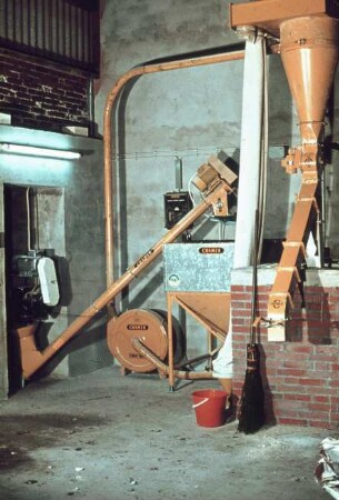 Fotografie: Nacherntetechnik, Lagertechnik, Mahltechnik, Elektromotor, Absackanlage
