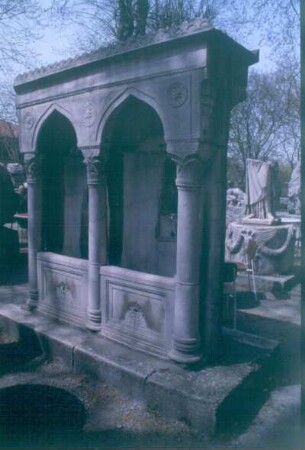 Istanbul. Brunnen auf einem Friedhof