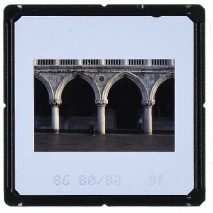 Venedig, Dogenpalast : Fassade Arkaden Erdgeschoss