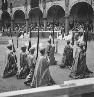Turnierspiele 1936 : Dresden, Stallhof, Turnierspiele, Festumzug. Invention mit Türkengruppe