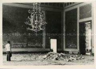 Blick in die zerstörte Reichskanzlei nach Kriegsende