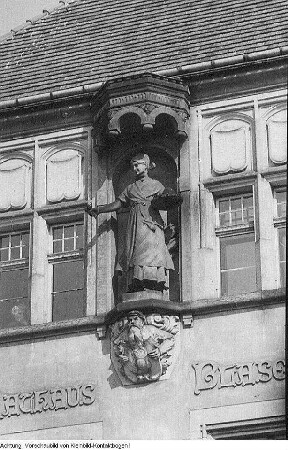 Dresden-Blasewitz, Rathaus. Figur der Gustel von Blasewitz, Aufnahme 1951
