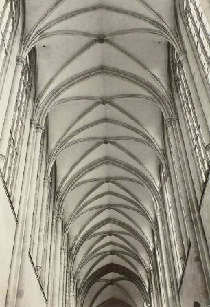 Magdeburg, Dom St. Mauritius und St. Katharina, Innenaufnahme, Langhaus : Mittelschiff, Gewölbe nach Osten