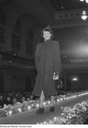 Konsum-Modenschau in der Kongresshalle