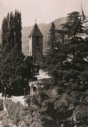 Meran. Südtirol. Italien. Passeier Tor (erbaut im 13. Jh.)