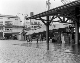 Bergen, Hafen : Bergen (Norwegen). Ozeandampfer "Monte Rosa" im Hafen