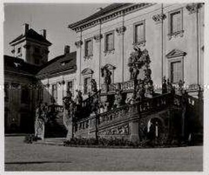 Das hunderttürmige Prag, Schloss Troja, Stiege