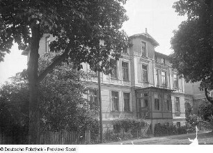 Wohnhaus, Straßenansicht