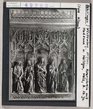 Oehringen (Württemberg): Stiftskirche, Altarschrein mit Madonna und Heiligen