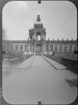 Dresden-Altstadt. Zwinger (1709-1728, M. D. Pöppelmann). Kronentor vom Zwingerhof