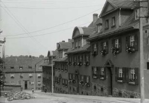 Meerane, Südstraße : Meerane. Wohnhäuser einer Wohnanlage, Südstraße. Straßenansicht