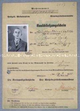 Bescheinigung über den Ausschluss vom Dienst in der Wehrmacht "im Frieden und im Kriege" - Personenkonvolut