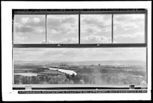 Dresden-Pillnitz, Blick aus dem Fenster der Hausberg-Gaststätte gegen die Elbe