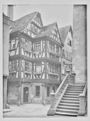 Rathausgasse Haus zu den vier Gekrönten und Eingangstreppe zum alten Rathaus