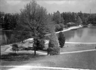 Sachsen? Parkanlage (Kurpark?) mit See. Teilansicht