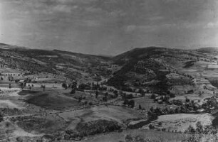 Hügellandschaft : Blick über die hügelige Landschaft bei Kukës