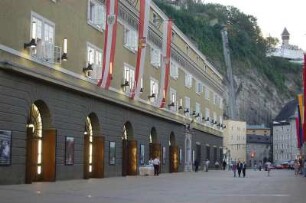 Salzburg - Großes Festspielhaus : Großes Festspielhaus am Mönchsberg, aufgenommen 2006 in Salzburg