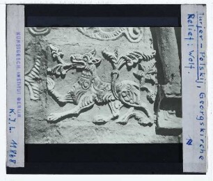 Jurjev-Polskij, Georgskirche : Steinrelief an der Fassade (Wolf)