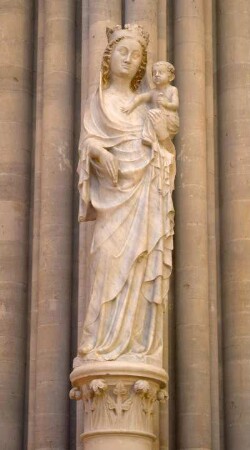 Frankreich. Basse Normandie. Manche. Coutances. Kathedrale innen. Marien Statue 14 Jahrhundert