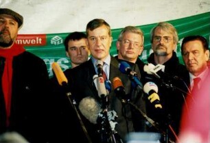 Demonstration bei der Philipp Holzmann AG und Besuch von Bundeskanzler Gerhard Schröder, 24.11.1999