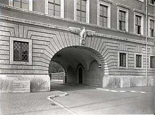 Bestelmeyer, German; München, Prinzregentenstr. / Wagmüllerstr.; Luftgaukommando (Wirtschaftsministerium) - Durchfahrt mit Adler