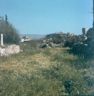 Athen. Blick über Grabungsfelder auf dem Kerameikos zur Akropolis