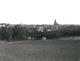 Marienberg. Stadtansicht mit Rathaus und Stadtkirche St. Marien. Blick von der B 174 von Süden
