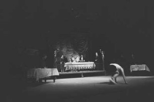 Szenenbilder aus "Der Besuch der alten Dame", tragische Komödie von Friedrich Dürrenmatt. Volksbühne Berlin, 24.02.1965