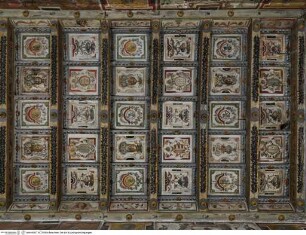 Bemalte Holzdecke des Raum zwischen der Kapelle und der Stanza della Virtù