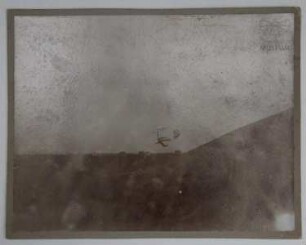 Fotografie Otto Lilienthal im Flug (f0800)