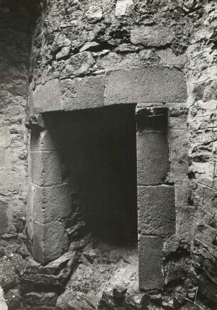 Kohren, Burgruine, östlicher Bergfried, Kamin der Wachtstube