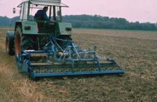 Fotografie: Kurzgrubber, Kreiselegge, Stoppelbearbeitung, Zahnpackerwalze