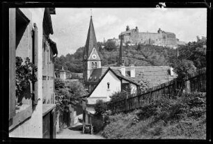 Kulmbach. Blick zur Plassenburg über die Kirche