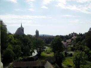 Bautzen: Blick von der Ortenburg (Burgwasserturm) zur Alten Wasserkunst, zur Michaeliskirche und auf die Spree