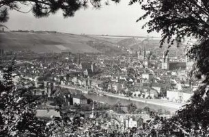 Würzburg, Stadtansicht : Würzburg. Altstadt von der Festung Marienberg von Südwesten