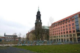 Dresden-Altstadt. Installation "Kinder in die Mitte" auf der Freifläche Dr.-Külz-Ring. Blick zur Kreuzkirche