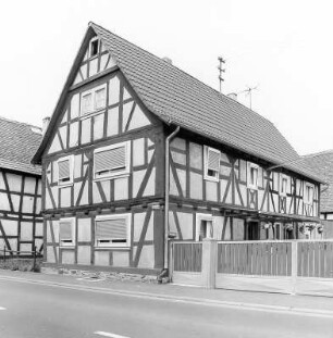 Fachwerkwohnhaus; Ortenberg, Hauptstraße 36, Hauptstraße 38