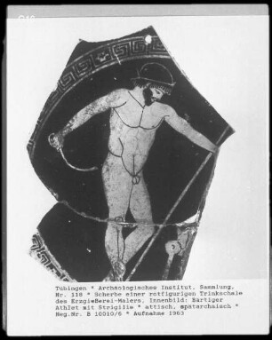 Scherbe einer rotfigurigen Trinkschale, Innenbild: Bärtiger Athlet mit Strigilis, attisch, spätarchaisch