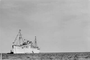 Reisefotos Senegal. Blick von der Küste zum Passagierschiff "Milwaukee"